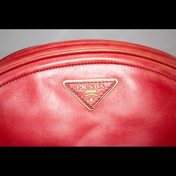 RED VITELLO PRDADA CLUTCH VINTAGE. Gently used. - Picture 2 of 5